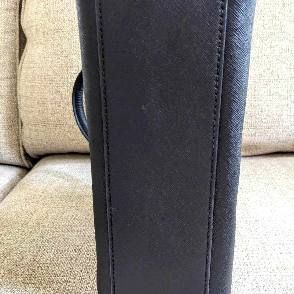 Vince Camuto Black Handbag - Picture 4 of 7